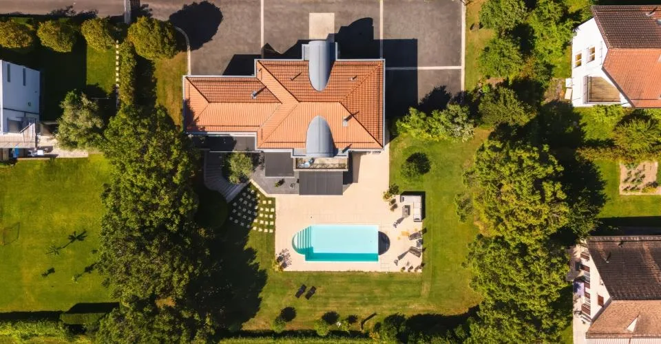 Somptueuse maison avec vue lac et piscine