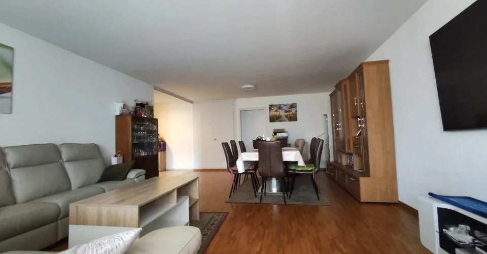 Grand appartement de 4 pièces et garage à vendre à Aigle