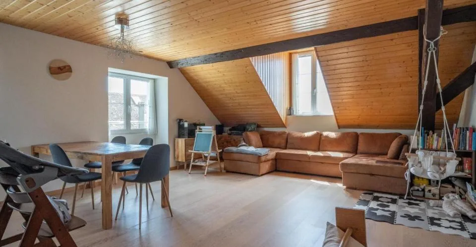 Appartement en attique avec vue lac et vignes