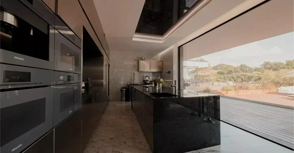 Grande Villa ? Retraite contemporaine ultra-privée aux portes de Genèv
