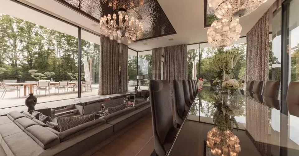 Grande Villa ? Retraite contemporaine ultra-privée aux portes de Genèv