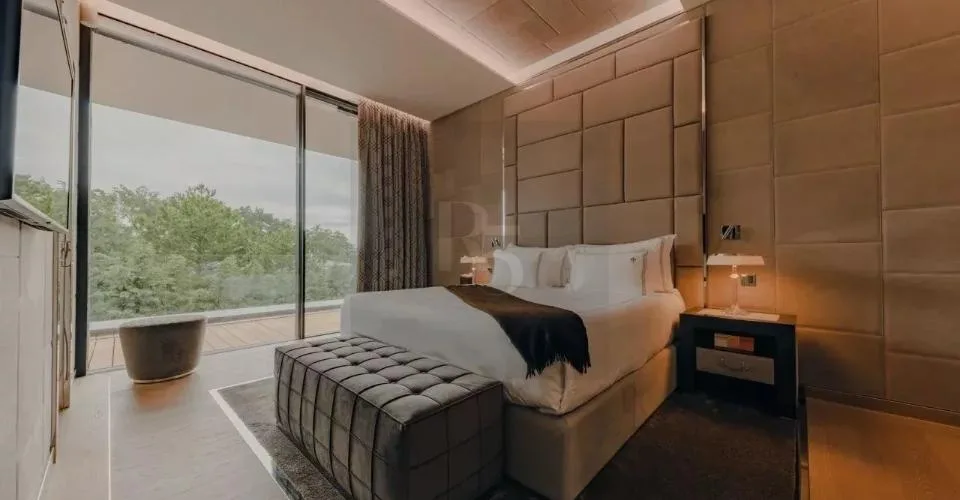 Grande Villa ? Retraite contemporaine ultra-privée aux portes de Genèv