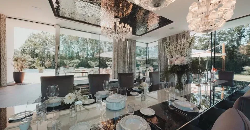 Grande Villa ? Retraite contemporaine ultra-privée aux portes de Genèv