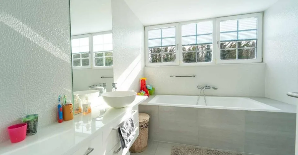 Superbe villa individuelle de 5½ pièces avec vue dégagée, terrasse couverte, piscine hors sol et grand jardin verdoyant
