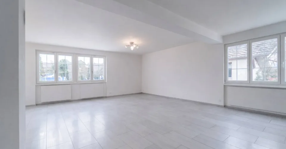 Superbe villa individuelle de 5½ pièces avec vue dégagée, terrasse couverte, piscine hors sol et grand jardin verdoyant