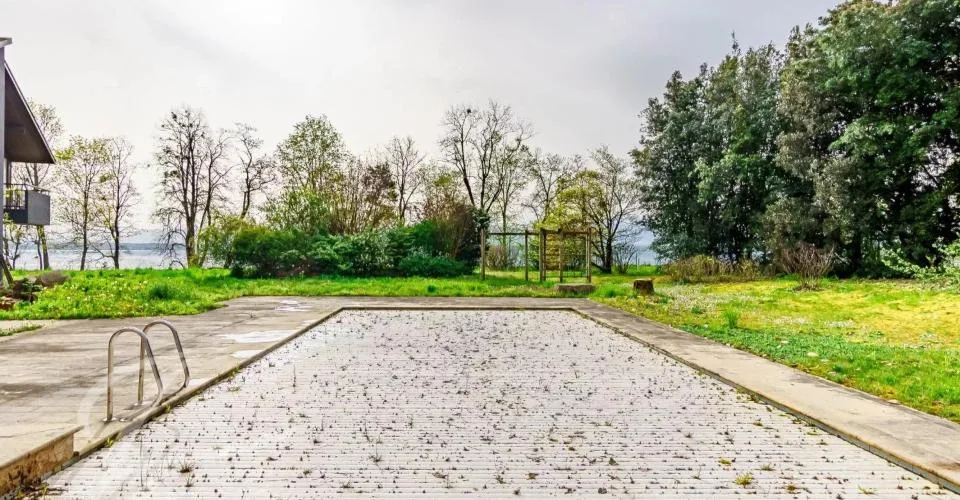 Villa pieds dans l'eau avec parcelle de 7'585m2 – Foto 5 von 13