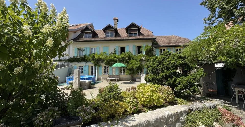 Maison de village pleine de charme avec cachet unique