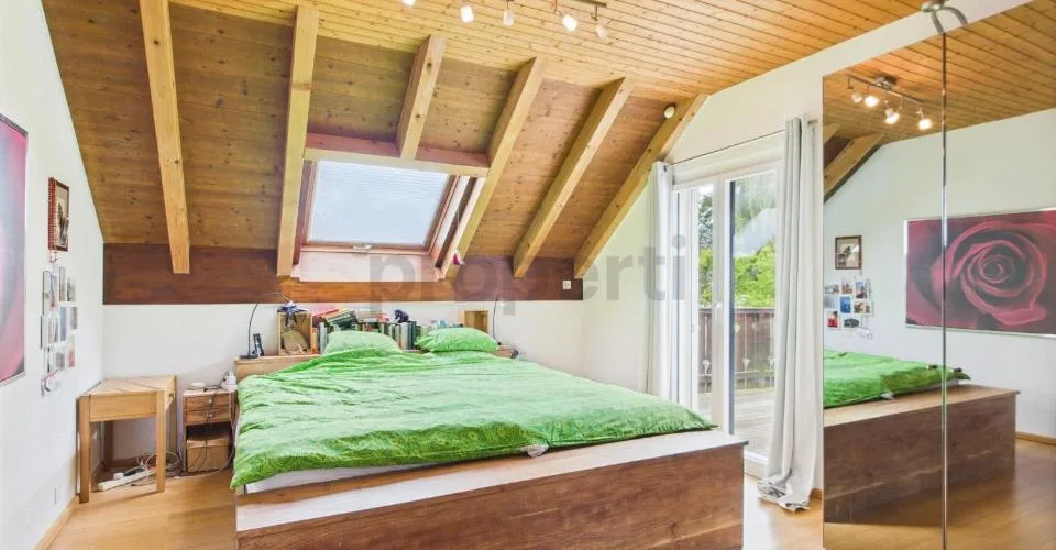 Grande maison individuelle avec appartement indépendant, jardin et vue dégagée