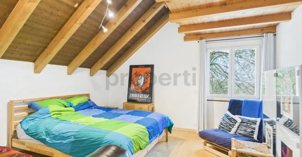 Grande maison individuelle avec appartement indépendant, jardin et vue dégagée