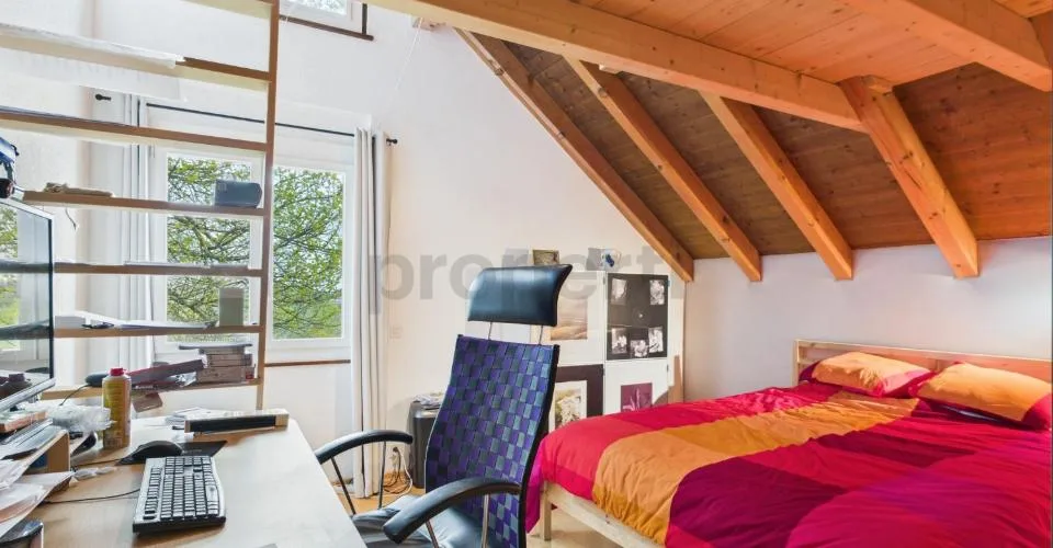 Grande maison individuelle avec appartement indépendant, jardin et vue dégagée