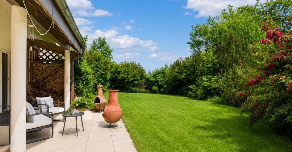 Grande maison individuelle avec appartement indépendant, jardin et vue dégagée