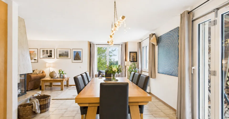 Grande maison individuelle avec appartement indépendant, jardin et vue dégagée