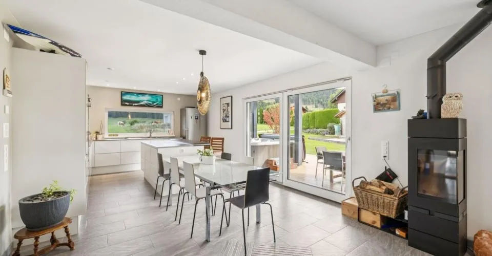 Maison individuelle Minergie AAA lumineuse avec vue dégagée