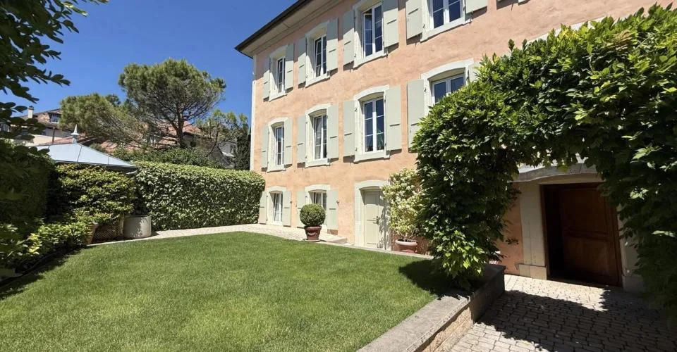 Maison de maître, charme et confort au coeur du village