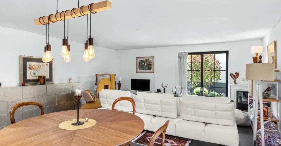 Rez-de-jardin contemporain, spacieux et bien agencé