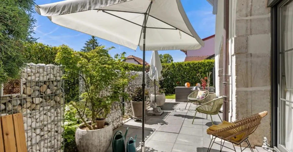 Rez-de-jardin contemporain, spacieux et bien agencé
