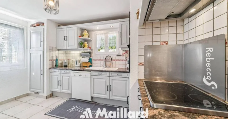 Propriété avec 2 appartements indépendants et atelier