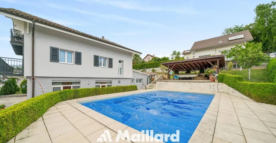 Propriété avec 2 appartements indépendants et atelier