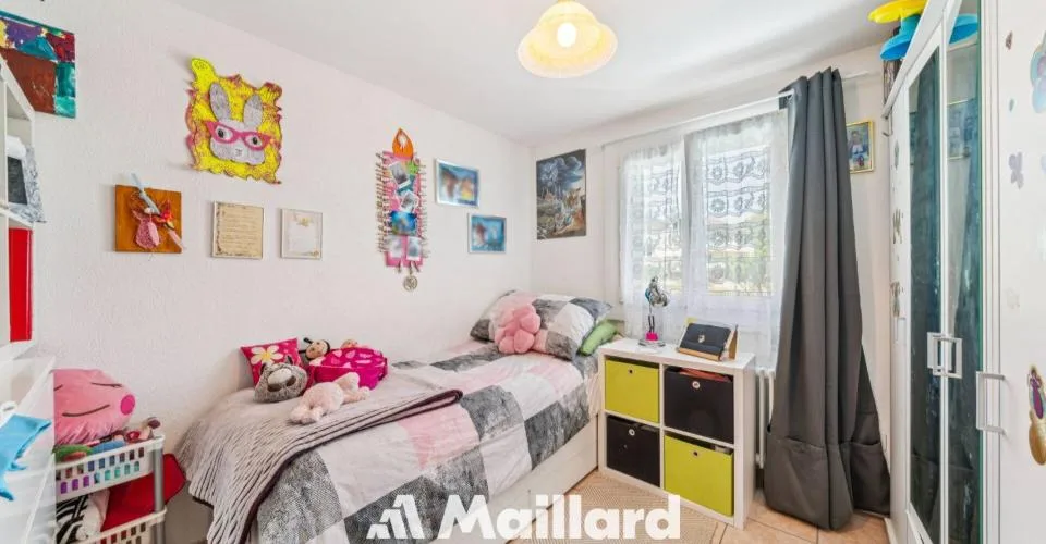 Propriété avec 2 appartements indépendants et atelier