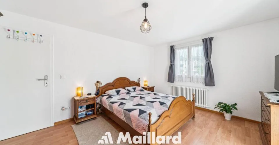 Propriété avec 2 appartements indépendants et atelier