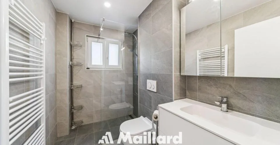 Propriété avec 2 appartements indépendants et atelier