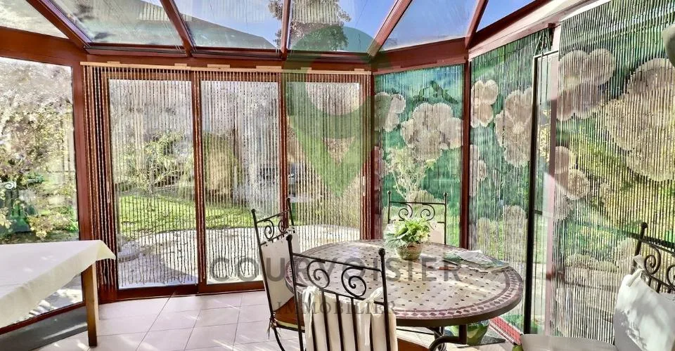 Belle Villa contiguë aux finitions raffinées et au confort absolu.