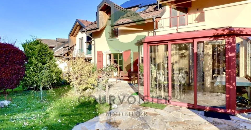 Belle Villa contiguë aux finitions raffinées et au confort absolu.