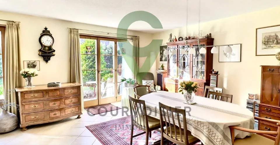 Belle Villa contiguë aux finitions raffinées et au confort absolu.