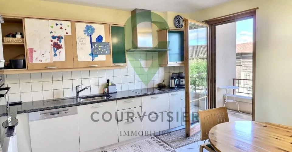 Belle Villa contiguë aux finitions raffinées et au confort absolu.