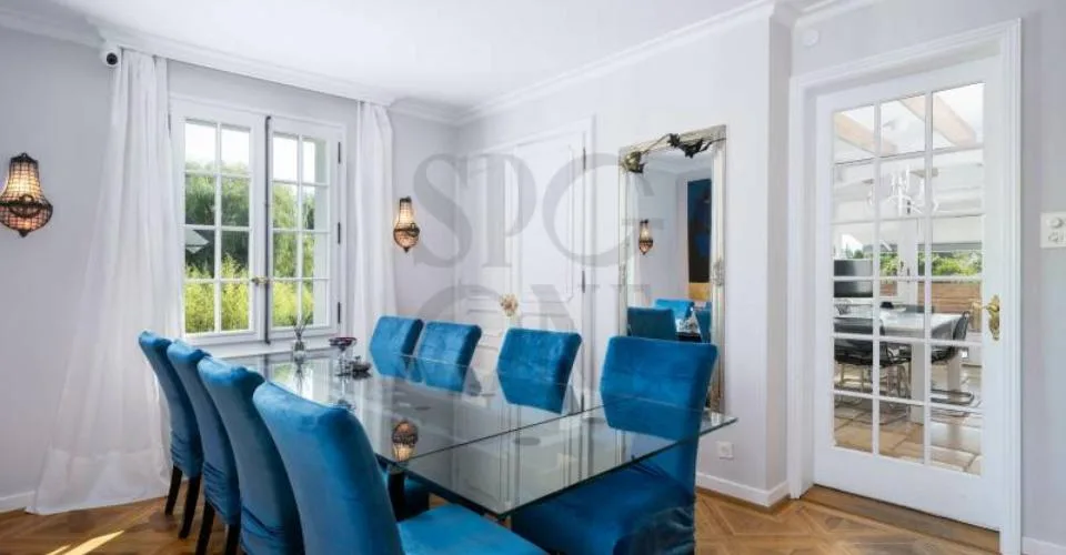 Maison élégante et spacieuse, rénovée avec soin – Foto 3 von 9