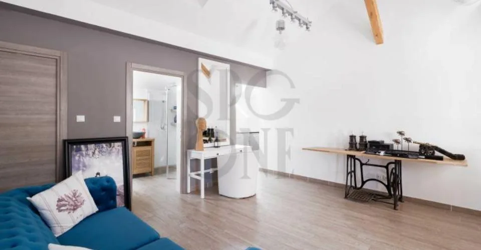 Maison élégante et spacieuse, rénovée avec soin – Foto 5 von 9