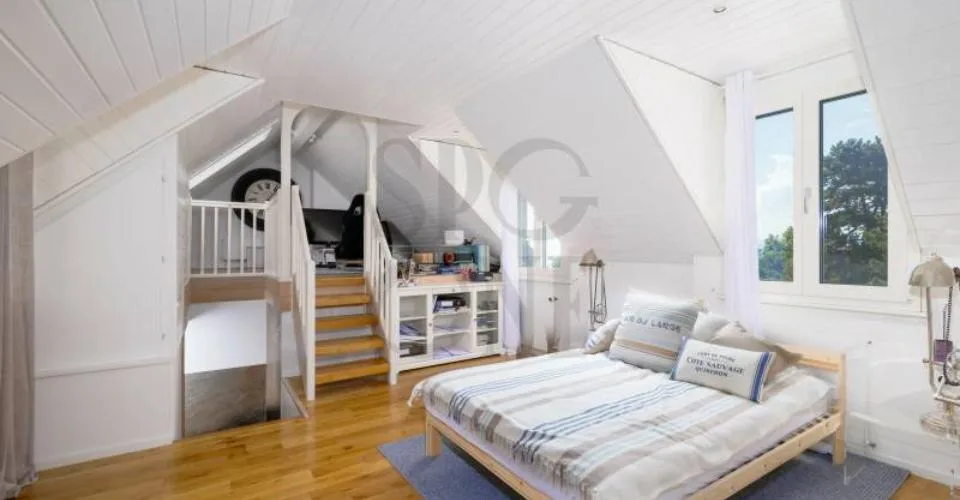 Maison élégante et spacieuse, rénovée avec soin – Foto 6 von 9