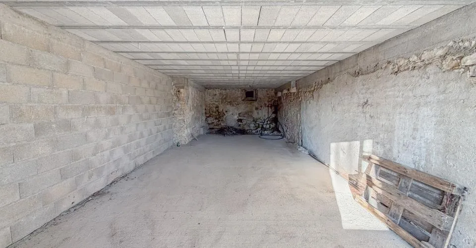 Bâtisse mitoyenne historique sur terrain agricole de 17'197 m2 – Foto 10 von 13