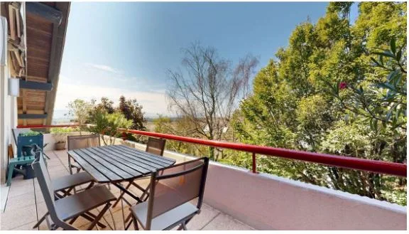 SUPERBE APPARTEMENT LOUE EN DUPLEX