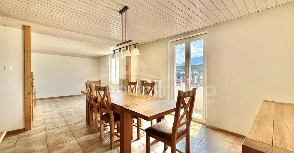 MAISON À DEUX LOGEMENTS OFFRANT DE MULTIPLES POSSIBLITÉS – Foto 7 von 13