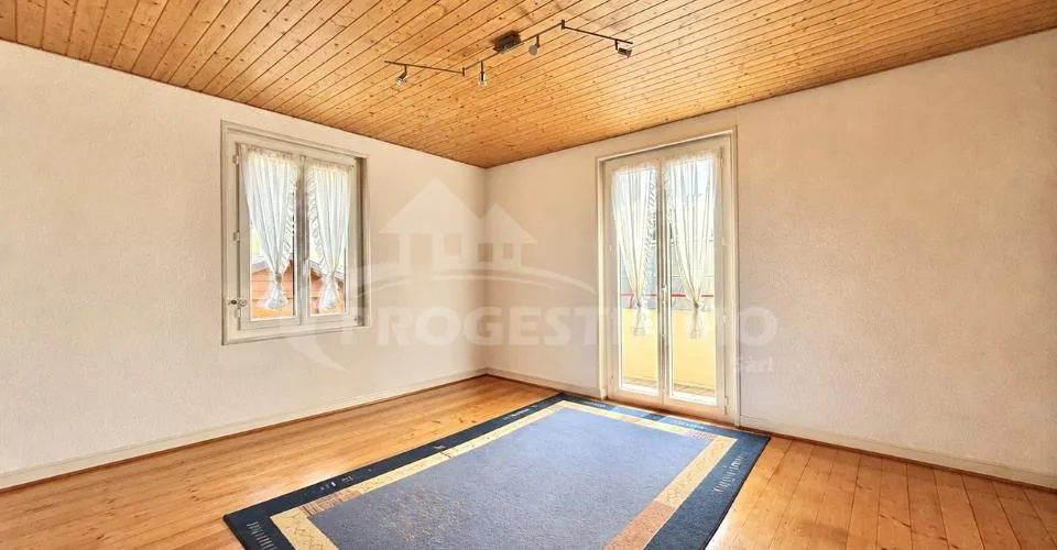 MAISON À DEUX LOGEMENTS OFFRANT DE MULTIPLES POSSIBLITÉS – Foto 4 von 13