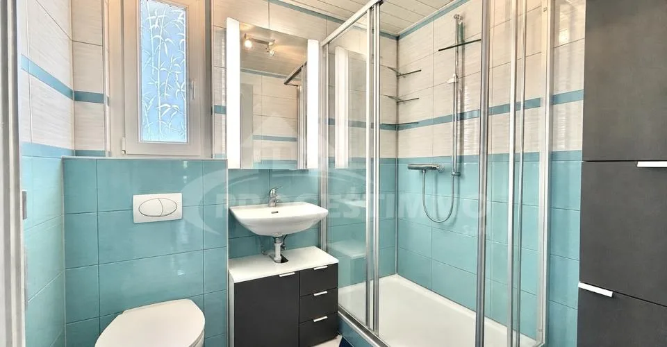 MAISON À DEUX LOGEMENTS OFFRANT DE MULTIPLES POSSIBLITÉS – Foto 6 von 13