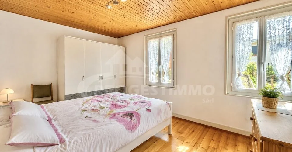 MAISON À DEUX LOGEMENTS OFFRANT DE MULTIPLES POSSIBLITÉS – Foto 3 von 13