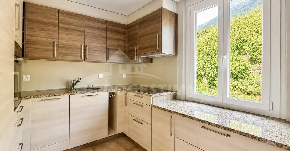 MAISON À DEUX LOGEMENTS OFFRANT DE MULTIPLES POSSIBLITÉS – Foto 11 von 13
