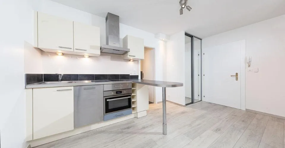 Appartement rénové de 5.5 pièces + studio indépendant