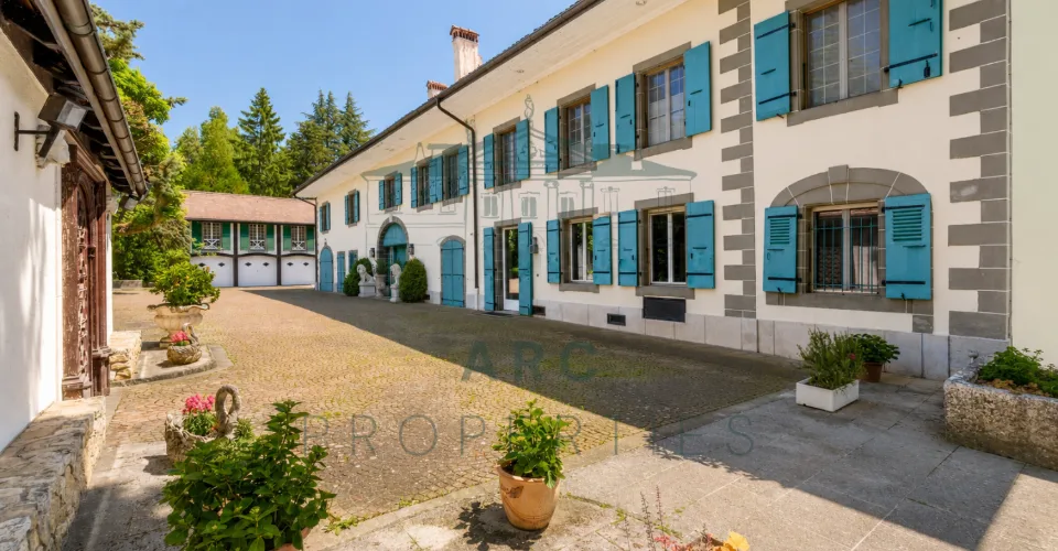 EXCLUSIF - MAGNIFIQUE PROPRIÉTÉ DE MAÎTRE DANS UN ÉCRIN DE VERDURE
