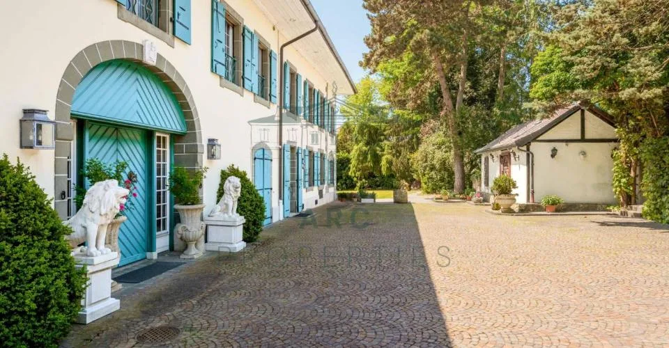 EXCLUSIF - MAGNIFIQUE PROPRIÉTÉ DE MAÎTRE DANS UN ÉCRIN DE VERDURE