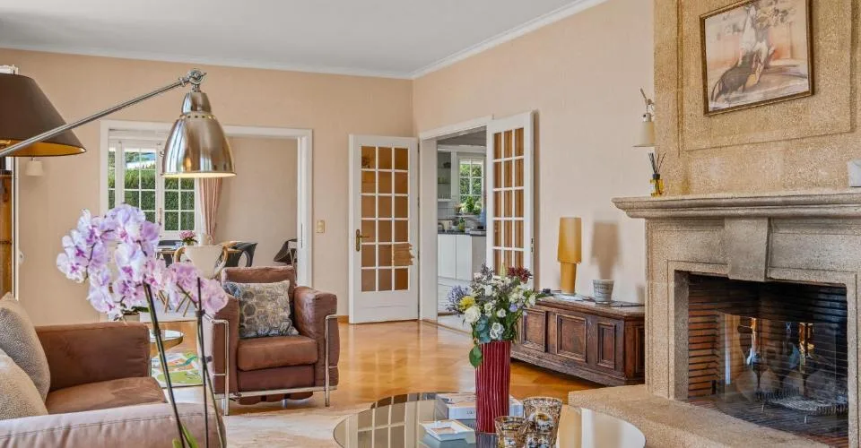 Co-exclusivité - Villa individuelle avec vue somptueuse à Dully