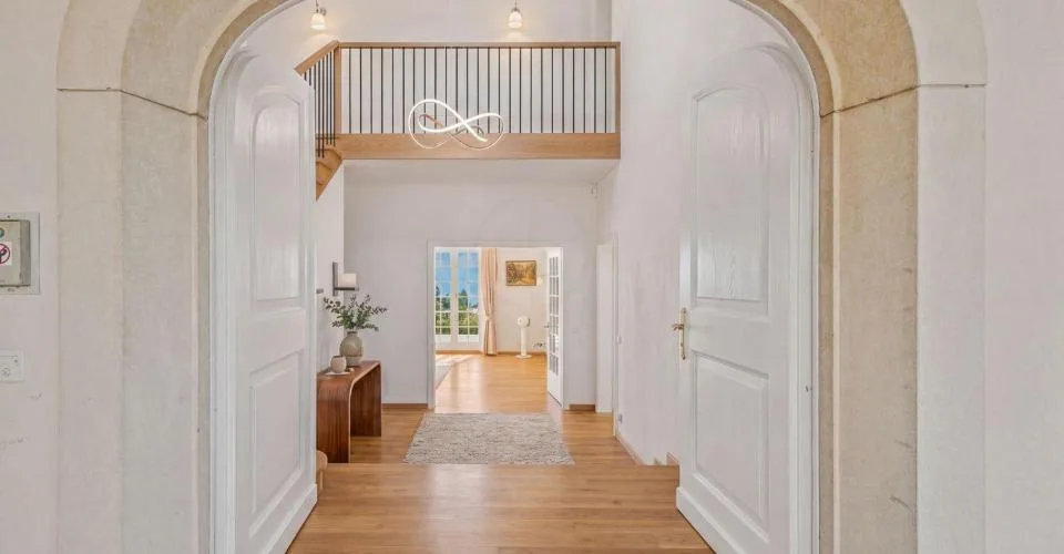 Co-exclusivité - Villa individuelle avec vue somptueuse à Dully