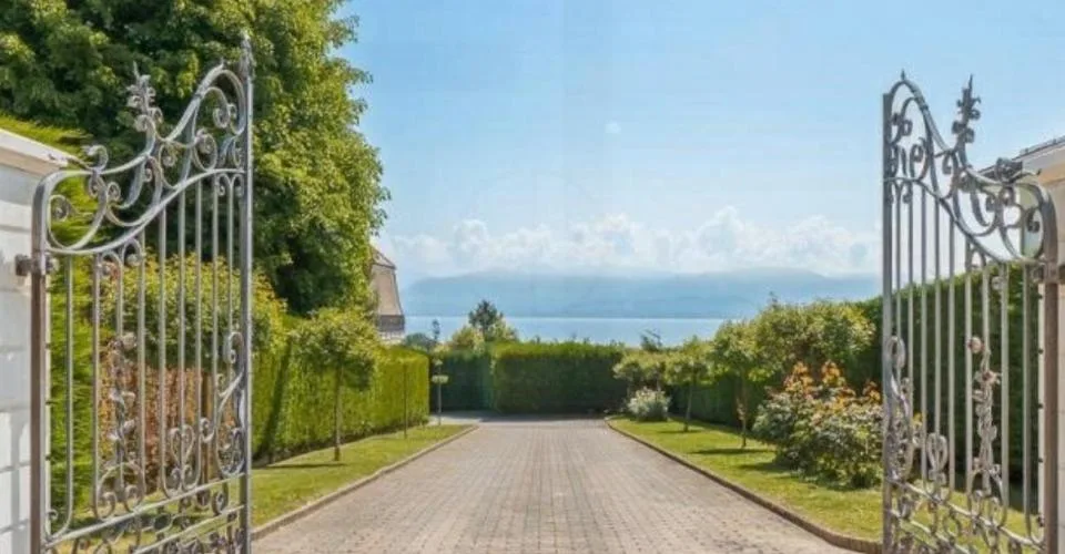 Co-exclusivité - Villa individuelle avec vue somptueuse à Dully