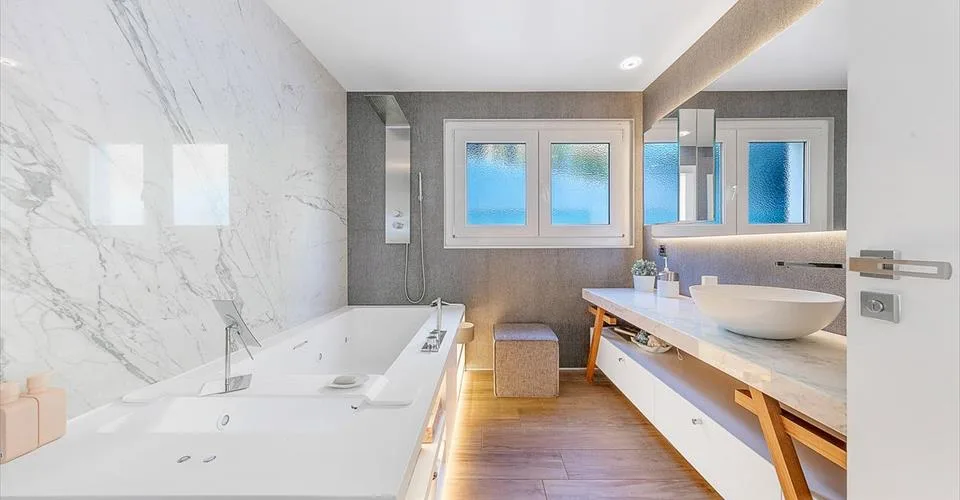 Appartement contemporain de 5,5 pièces avec vue imprenable sur le lac et piscine privative – photo 5 sur 5