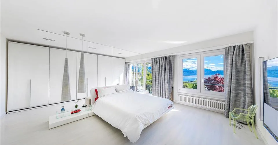 Appartement contemporain de 5,5 pièces avec vue imprenable sur le lac et piscine privative – photo 4 sur 5