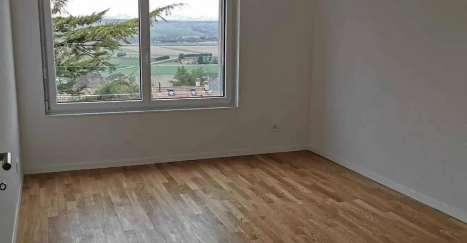 Superbe attique traversant de 3½ avec terrasse et vue dégagée