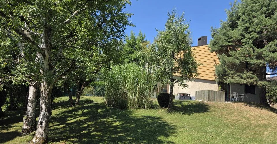 Charmante villa mitoyenne 5.5 p. grand jardin et terrasses !