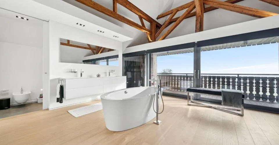 Luxe absolu et discrétion : ferme rénovée avec spa intérieur